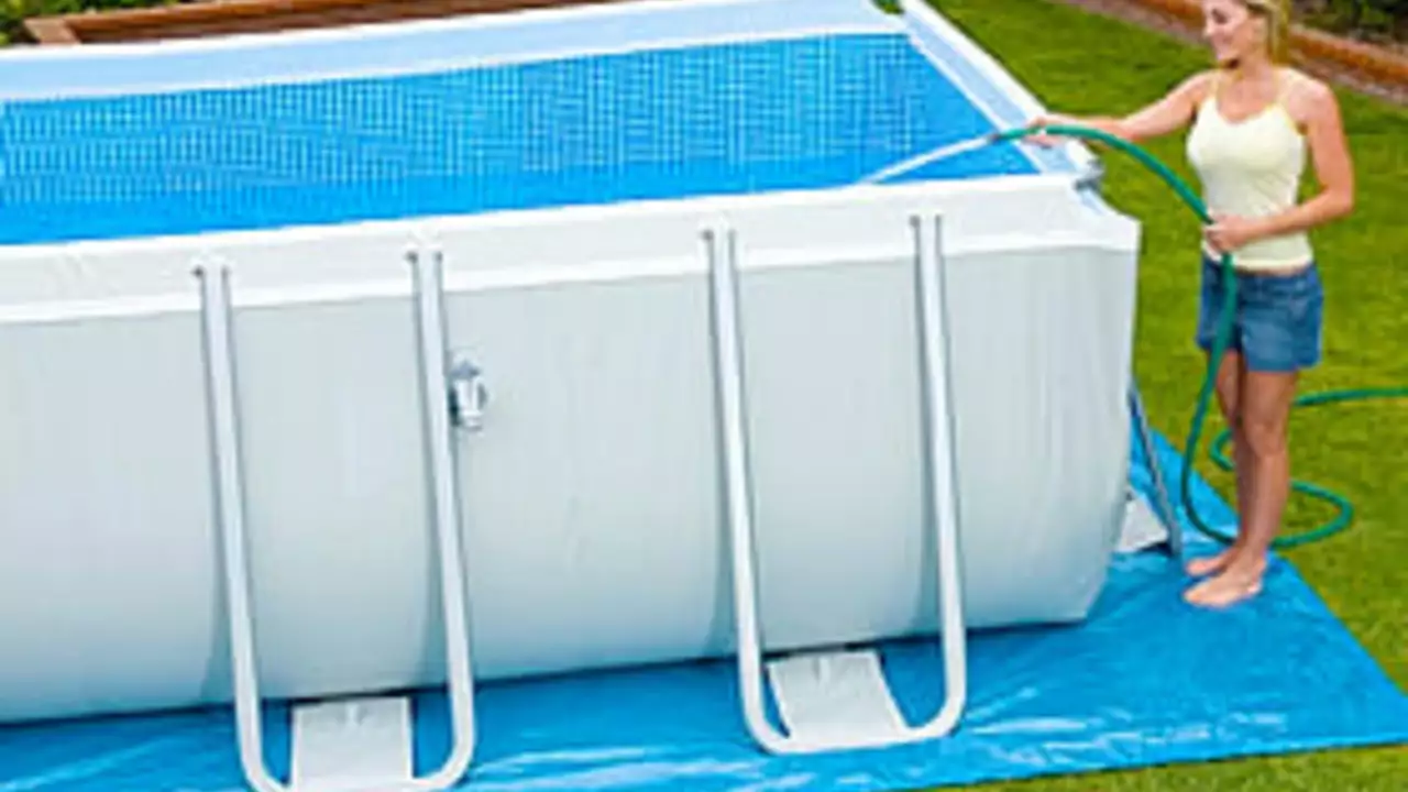 What size is a 10,000 gallon pool?